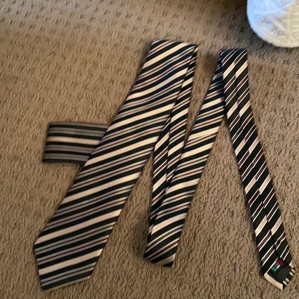 Q Brand Tie with Pocket Square